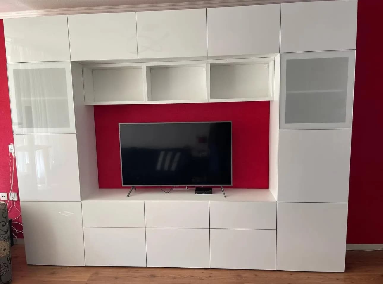 BESTÅ TV-meubel met push-open deuren afgesteld