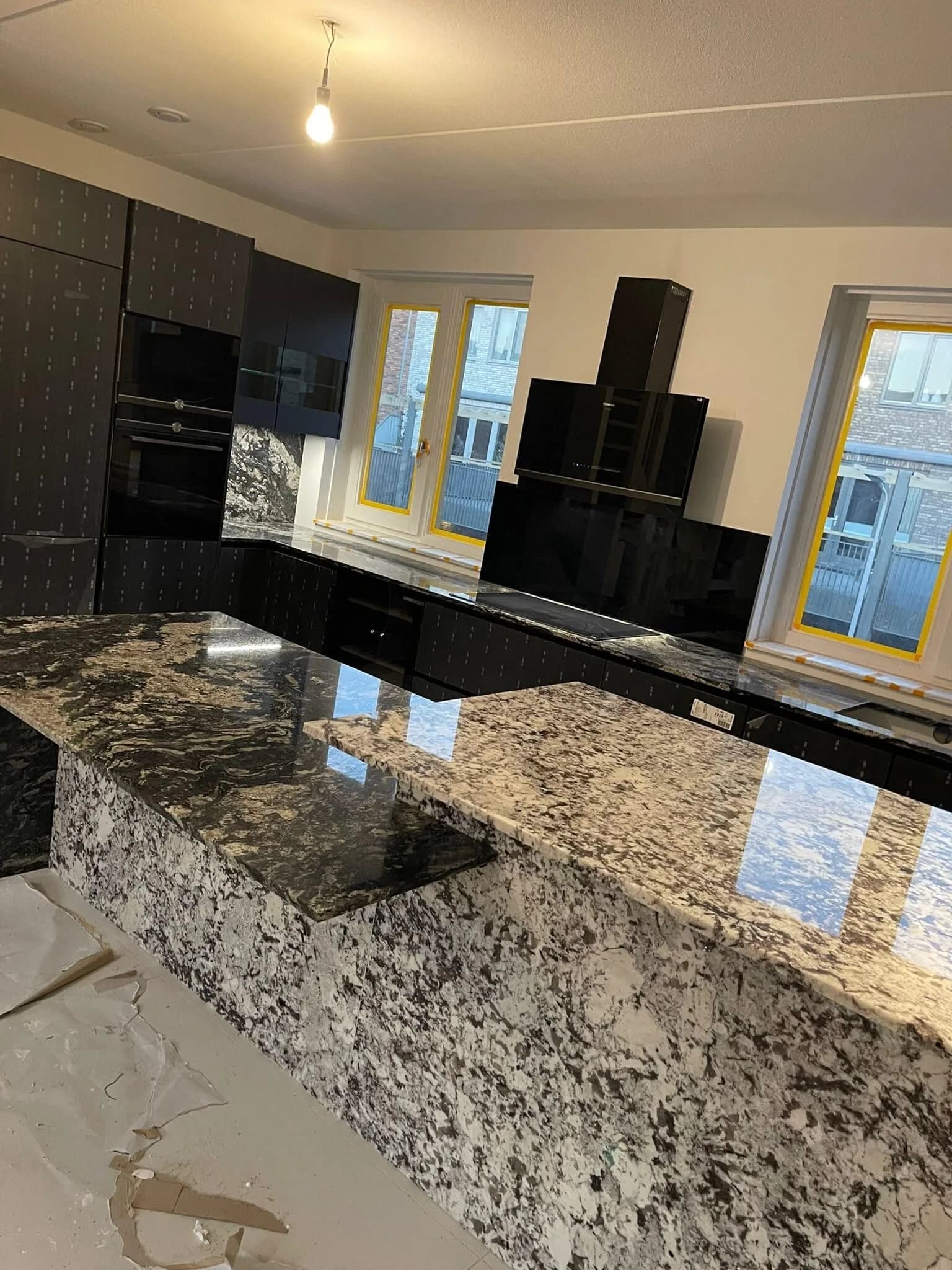 BESTÅ scharnier afgesteld op een zwevende wandcombinatie